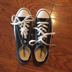 Converse tennis shoes